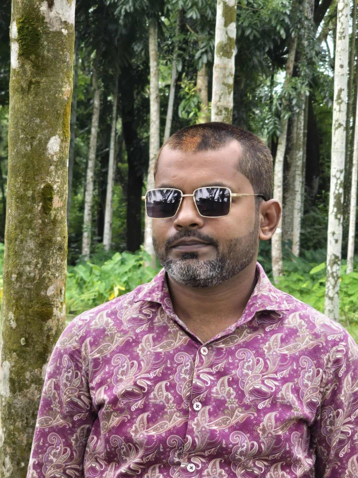 রাসেলের বিরুদ্ধে এই নিউজ করার কারণে।  তজুমদ্দিনে সাংবাদিককে মারধর, অভিযুক্ত স্বেচ্ছাসেবক দলের নেতা